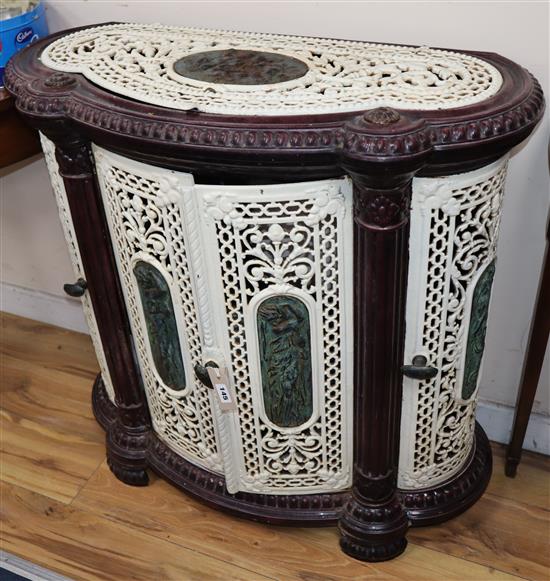 An early 20th century French cast iron conservatory heater, W.85cm, D.39cm, H.82cm